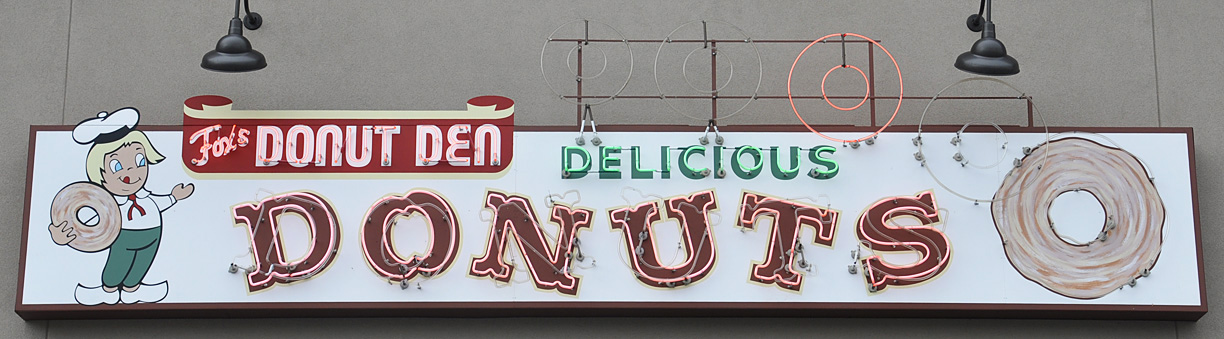 Fox's Donut Den | Nashville Design History